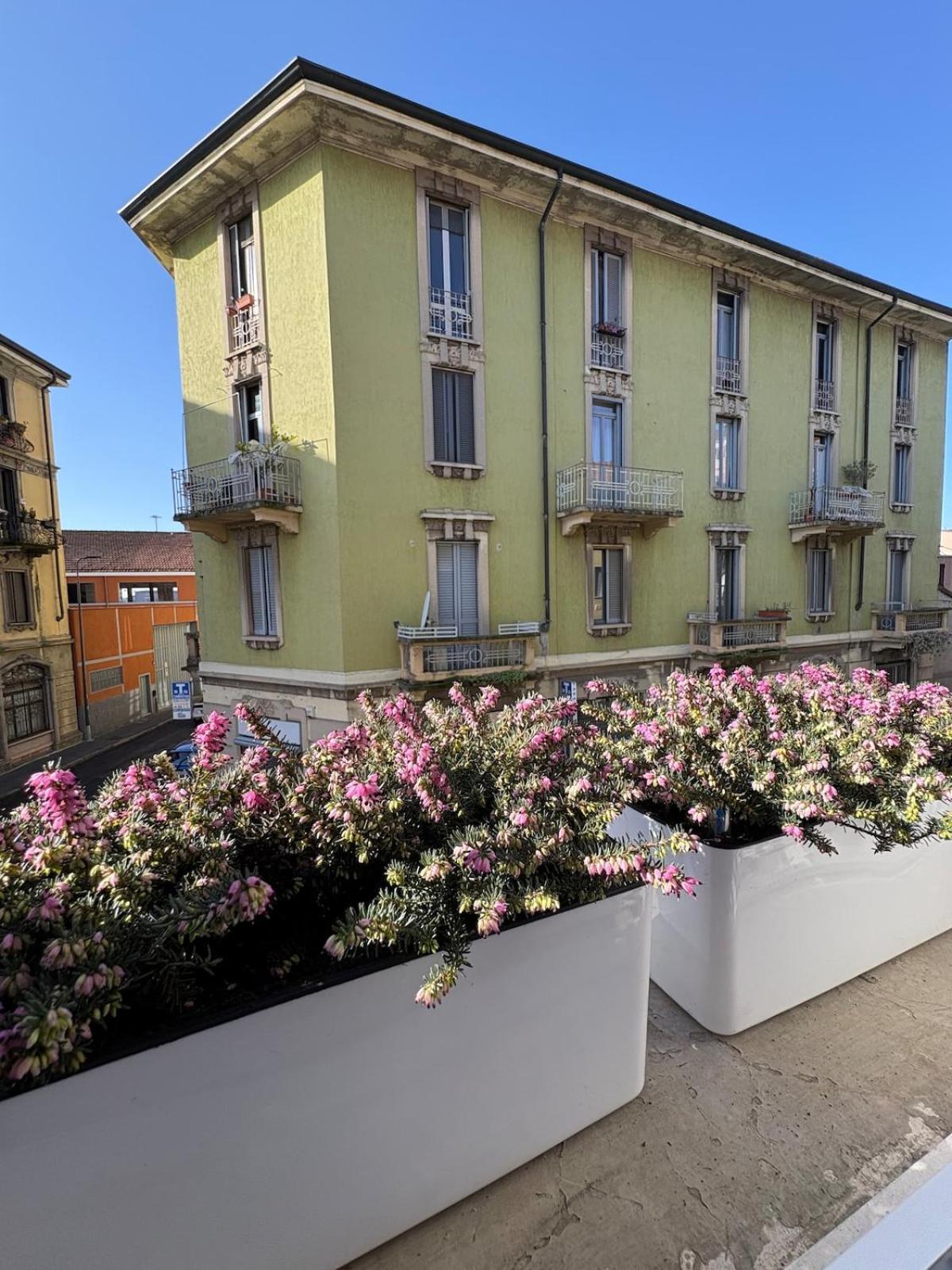 7 Attractions At Metro1 - Charming Flat Apartment
